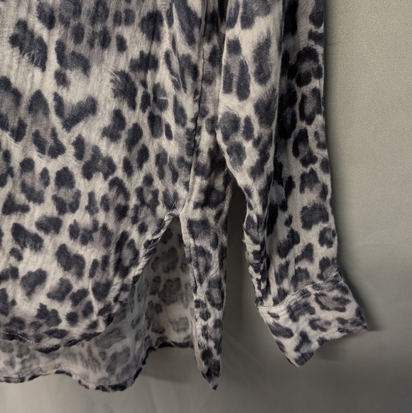 Animal Print Button-Up Blouse Size Large - Picture 4 of 10